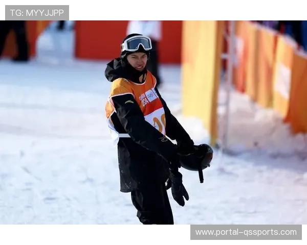 葛春宇获单板滑雪大跳台银牌，与苏翊鸣拥抱庆祝中国包揽冠亚军